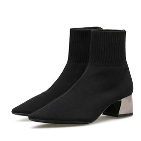 Bota Feminina de Cano Curto com Bico Fino Tecido Elástico Salto Baixo – (Promoção de Inverno 2025)