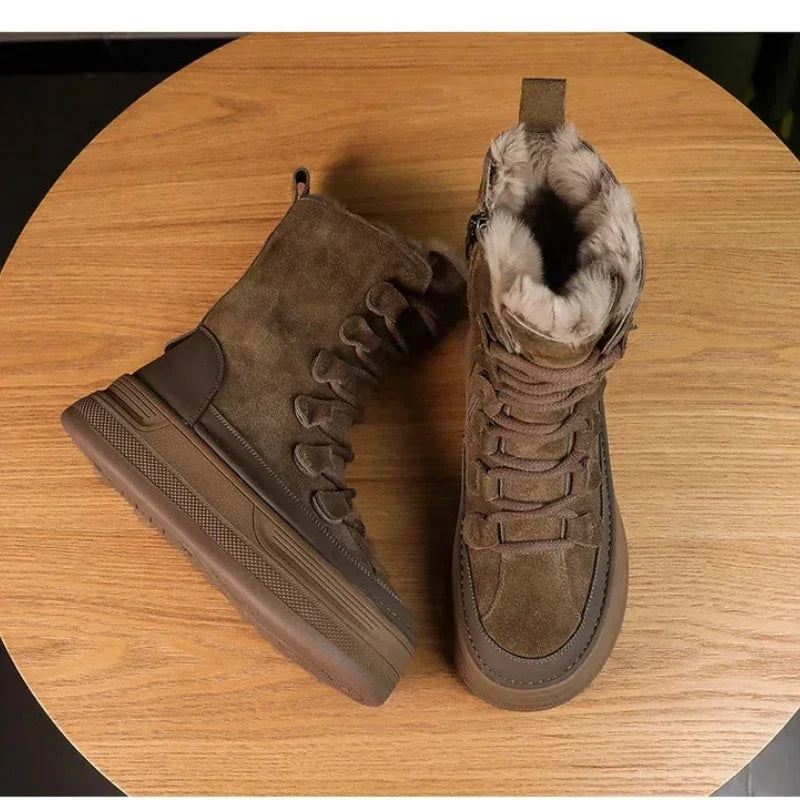 Bota Chelsea Feminina Cano Curto com Plataforma Forro Peluciado – (Promoção de Inverno 2025)