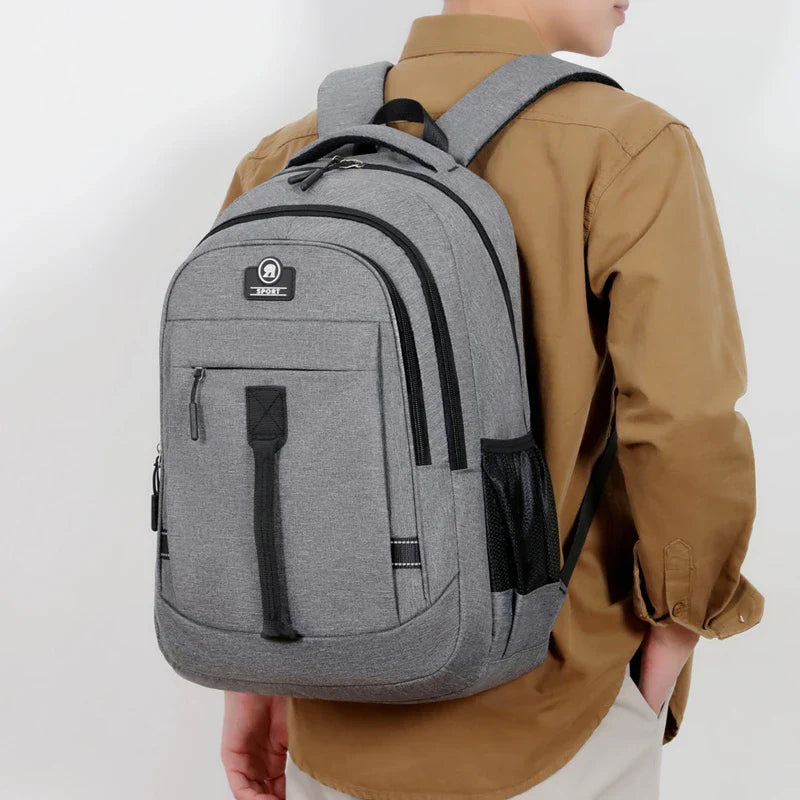 Mochila Escolar com Múltiplos Bolsos, Alças Ajustáveis e Fechamento em Zíper