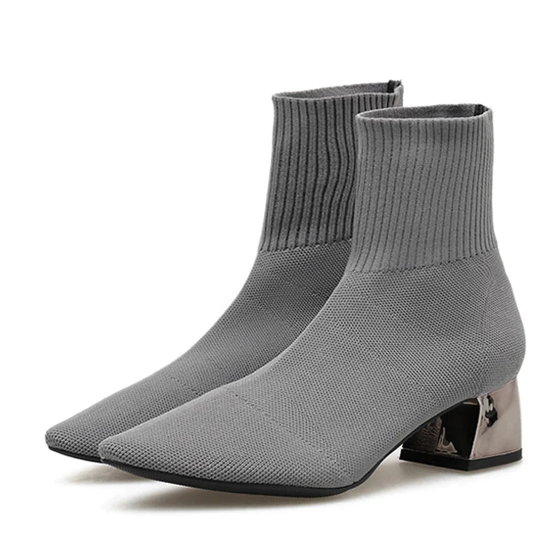 Bota Feminina de Cano Curto com Bico Fino Tecido Elástico Salto Baixo – (Promoção de Inverno 2025)