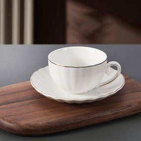 Xícara de porcelana sofisticada
