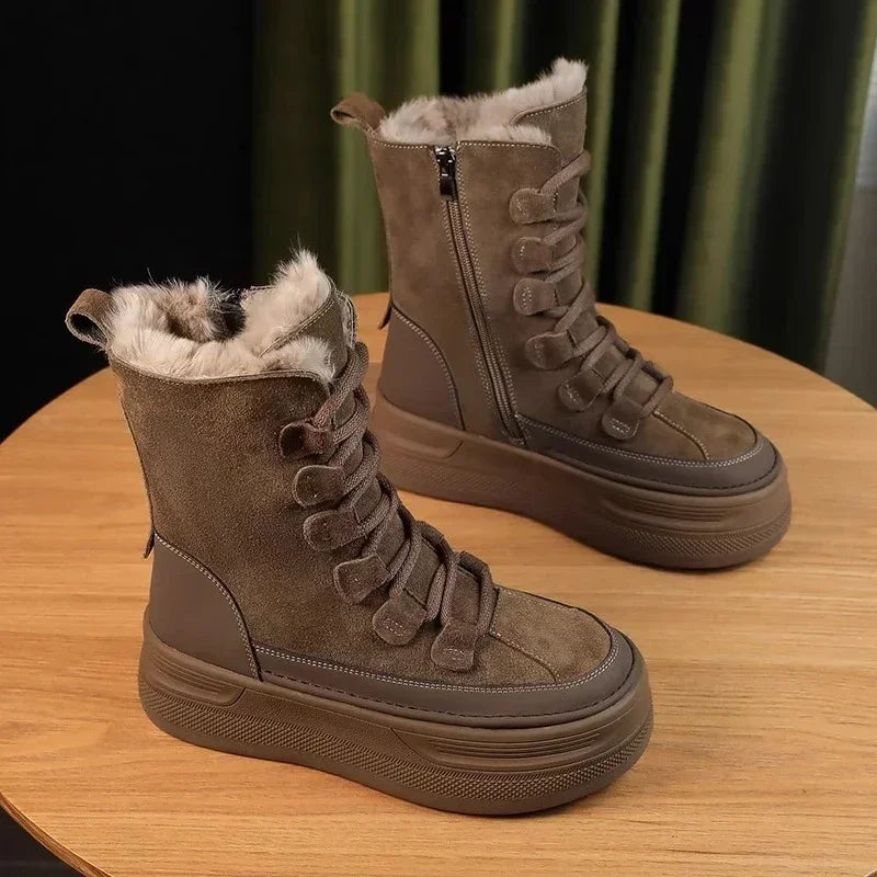 Bota Chelsea Feminina Cano Curto com Plataforma Forro Peluciado – (Promoção de Inverno 2025)