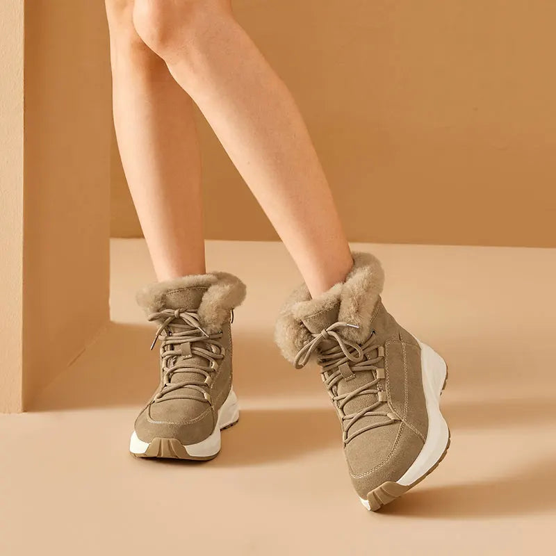 Bota Feminina Cano Curto com Solado Grosso e Amarração – (Promoção de Inverno 2025)