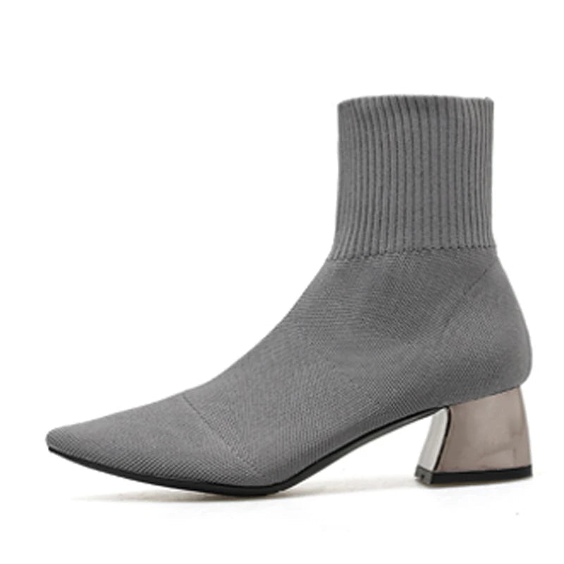 Bota Feminina de Cano Curto com Bico Fino Tecido Elástico Salto Baixo – (Promoção de Inverno 2025)