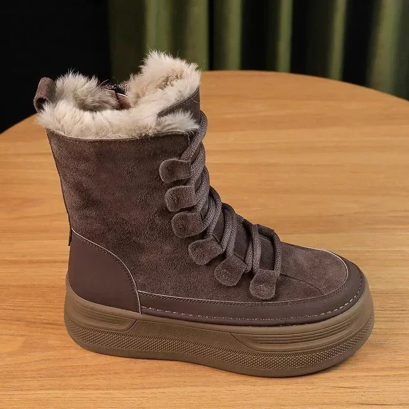 Bota Chelsea Feminina Cano Curto com Plataforma Forro Peluciado – (Promoção de Inverno 2025)
